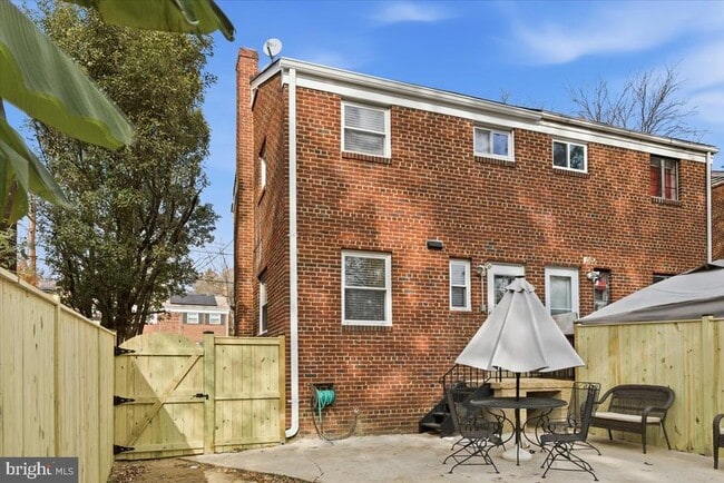 Building Photo - 4410 Vermont Ave