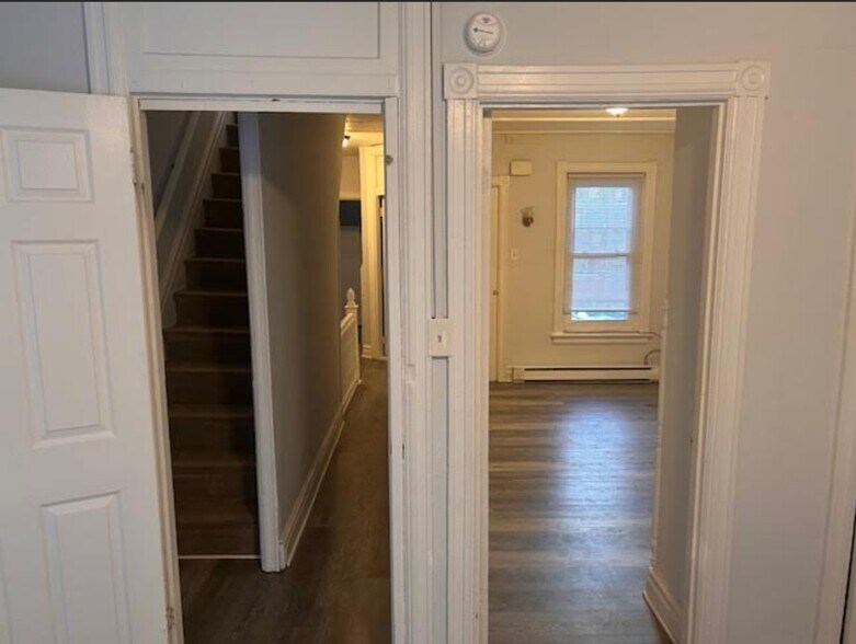 Building Photo - 322 N Franklin St