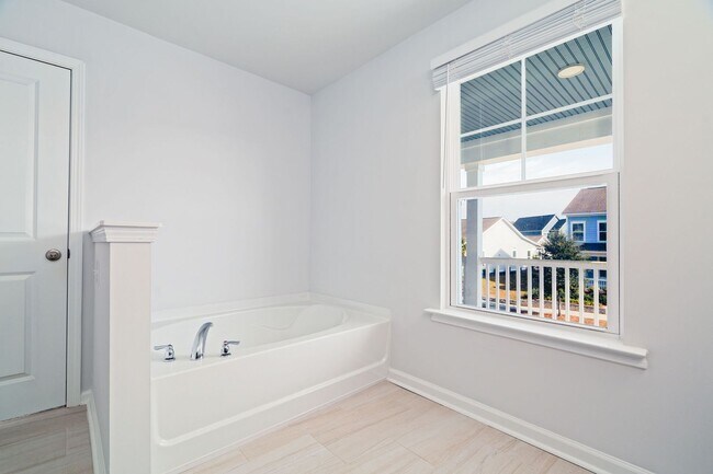 Building Photo - Cozy Living in The Ponds