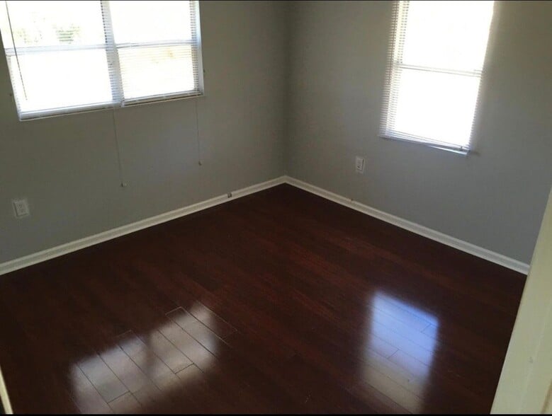 Building Photo - 207 Griffin Rd