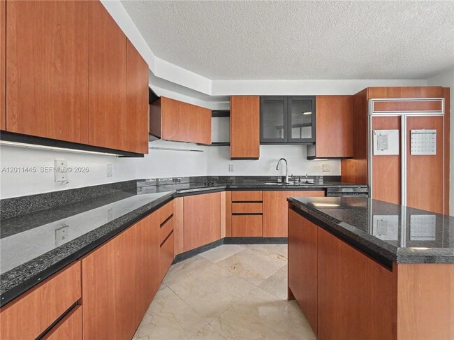 Building Photo - 17555 Collins Ave
