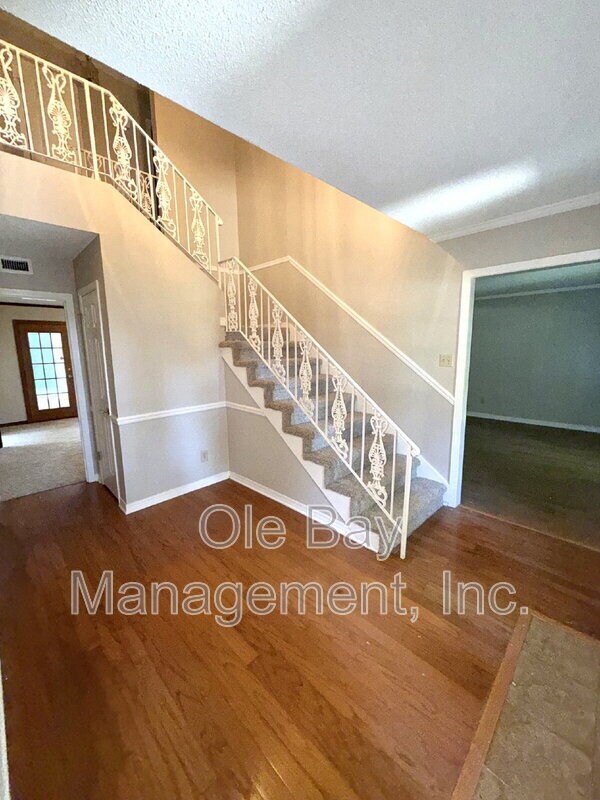 Building Photo - 6605 Chimney Top Dr S