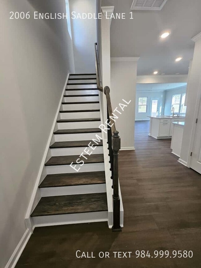 Building Photo - 2006 English Saddle Ln