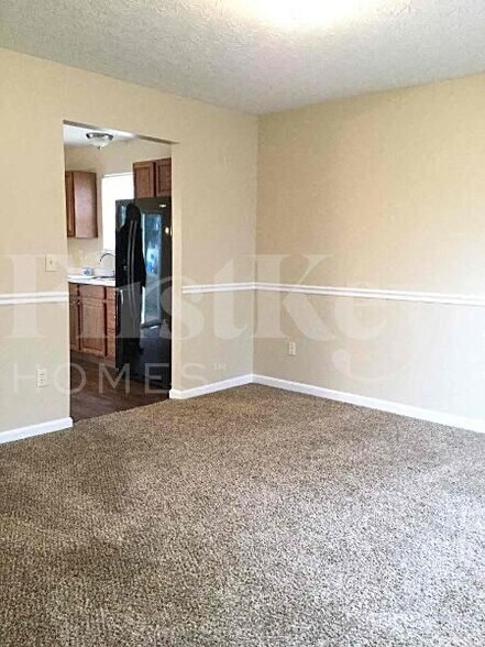 Building Photo - 8218 Melrose Ln