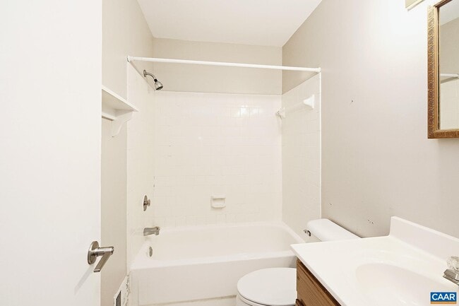 Building Photo - 1032 Cheshire Ct