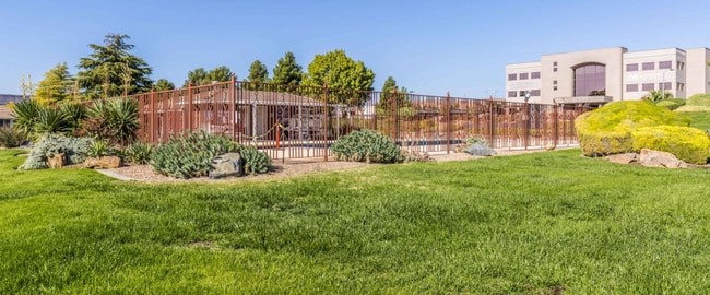 Building Photo - Awesome Shadowbrook Townhome in the Center of it all!