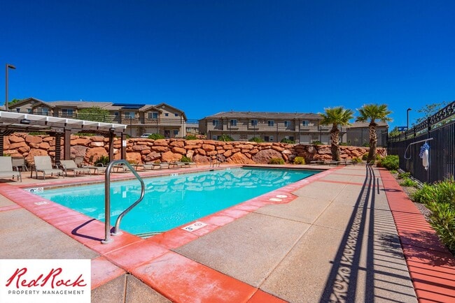 Building Photo - Dog Friendly, Pleasant 4 Bedroom, 2.5 Bathroom Townhome