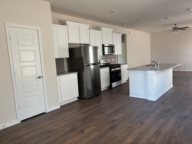 Building Photo - 1205 Rusted Rail Dr