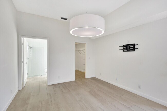 Building Photo - 1898 Capeside Cir