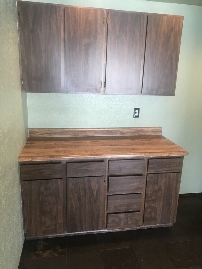 Building Photo - Adorable Condo in NE Bend!