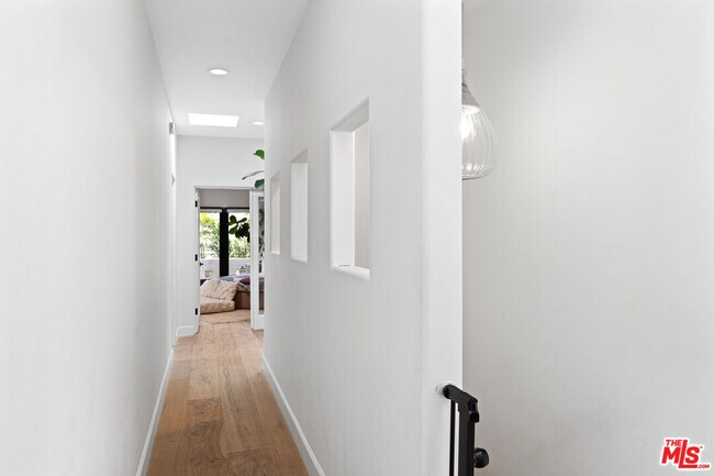 Building Photo - 2065 Watsonia Terrace