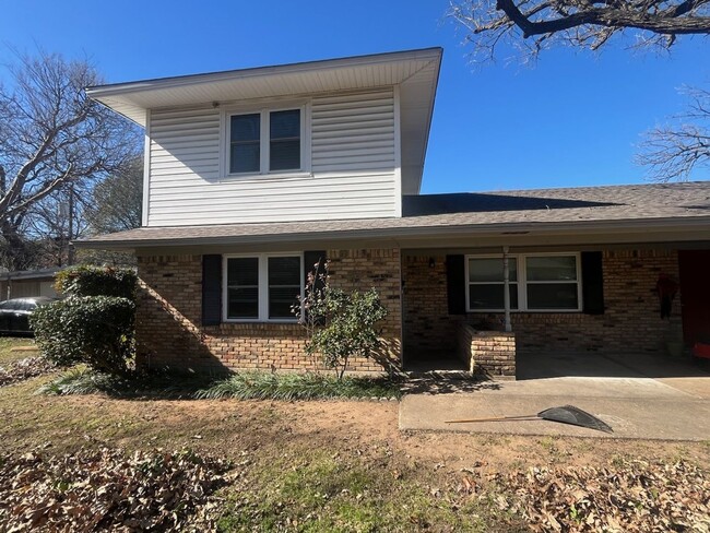 Primary Photo - Charming Half Duplex in Arlington