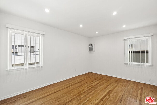 Building Photo - 1235 N Harper Ave