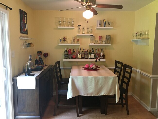 Building Photo - Incredible Townhouse in N Chesterfield!