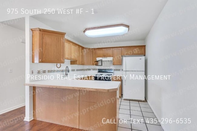 Building Photo - 975 S 250 W St