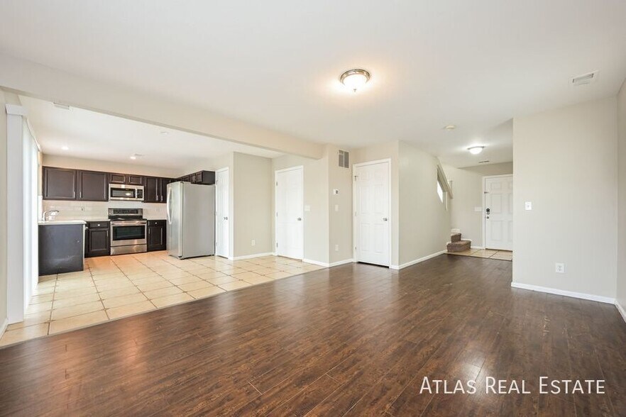 Building Photo - 5563 N Ensenada St