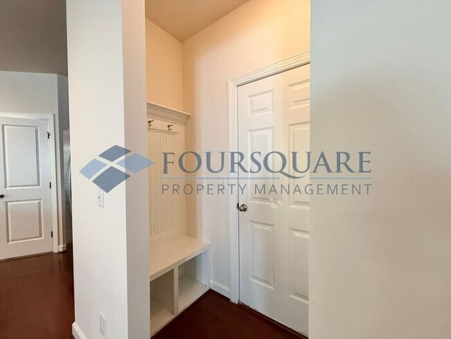 Building Photo - Spacious End-Unit Townhome with 2-Car Garage & Private Patio – Near Beaver Creek & Downtown Apex