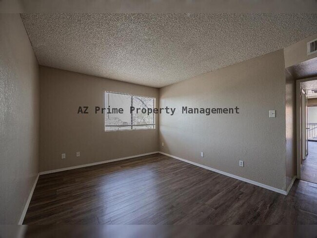 Building Photo - 3810 N Maryvale Pkwy