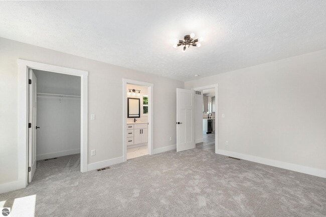 Building Photo - 4712 Owl View Dr