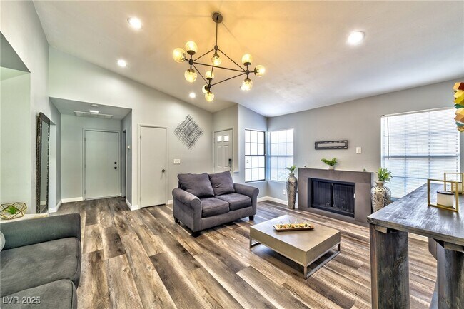 Building Photo - 640 Whispering Palms Dr