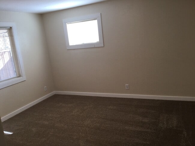 Building Photo - Westside 3 Bedroom House, New Kitchen, Paint, Flooring & Appliances, Attached Garage