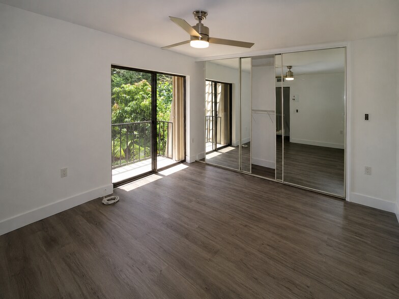 Building Photo - 1700 Embassy Dr