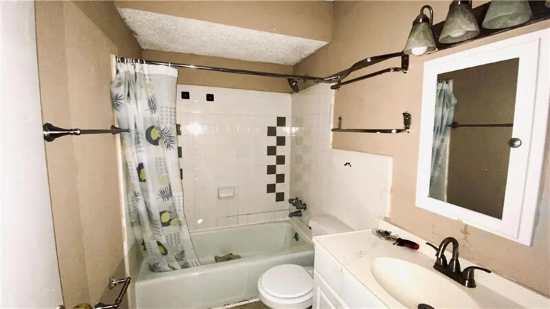 Building Photo - 2117 Giuffrias Ave