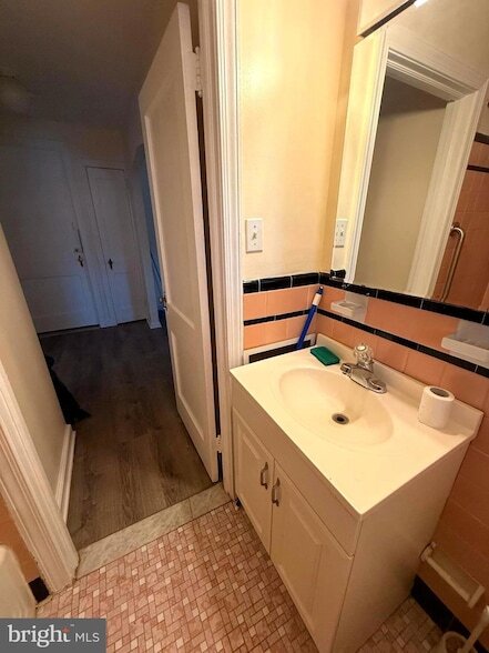 Building Photo - 4401 Bleigh Ave