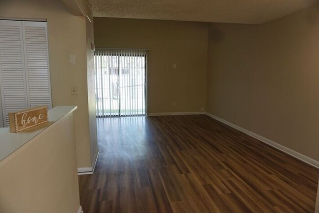 Building Photo - Two Bedroom Townhouse Near NAS Jax