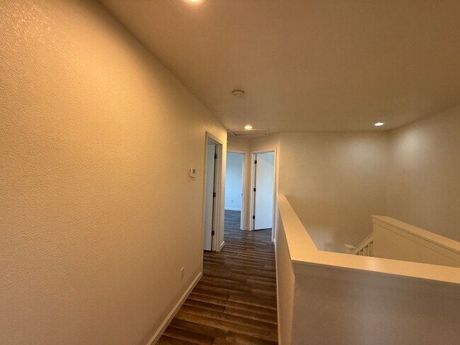 Building Photo - 4-bedroom two story home in Sylvan School ...