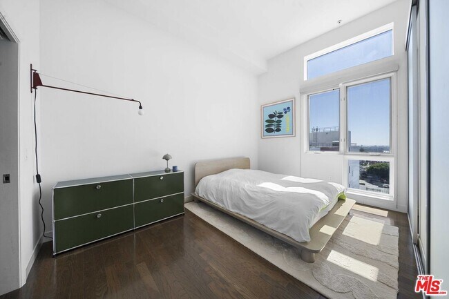 Building Photo - 1234 Wilshire Blvd