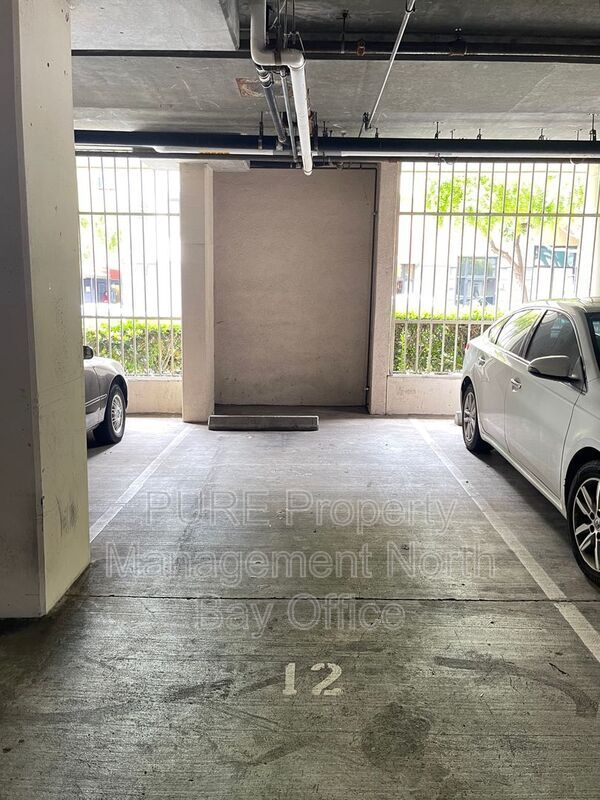 Building Photo - 2075 Sutter St