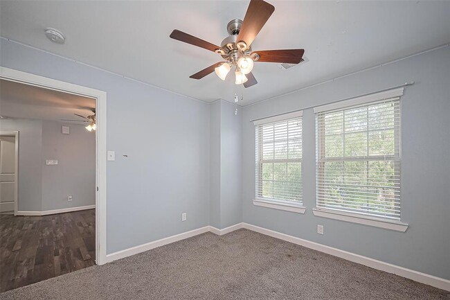 Building Photo - 1730 Macclesby Ln