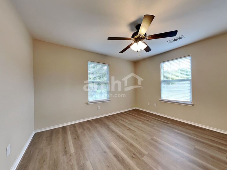 Building Photo - 587 Lentisco Dr