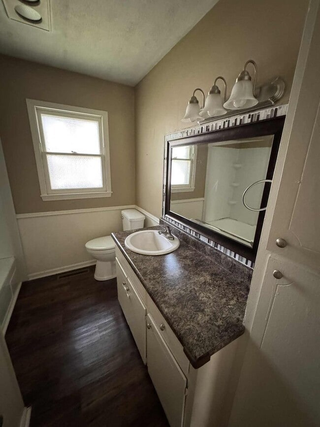 Building Photo - Cute 3 bedroom house in southwest Springfield!!