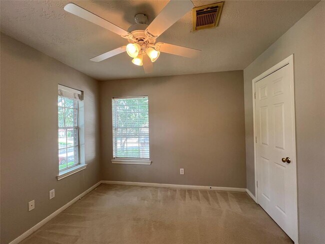 Building Photo - 22511 Parkvine Ln