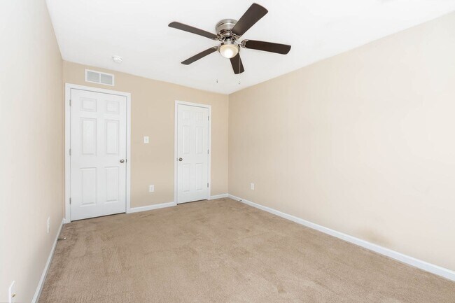 Building Photo - Beautiful 3 bedroom 2 Bath Town Home in Wi...