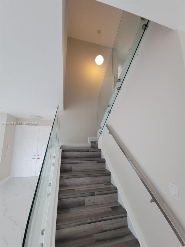 Building Photo - 5337 SW 183rd Ave