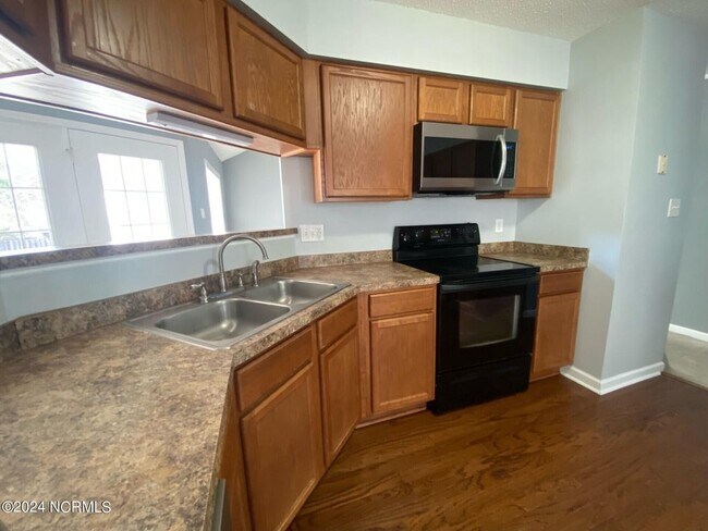 Building Photo - 1204 Huff Dr