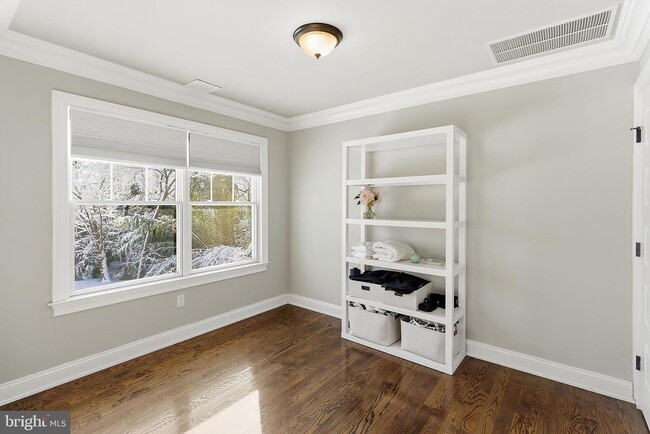 Building Photo - 259 Mt Lucas Rd