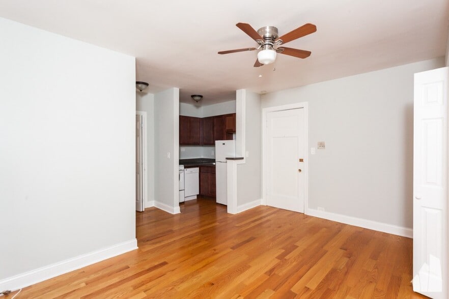 Primary Photo - 837 W Wolfram St