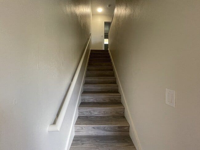 Building Photo - 861 Ala Lilikoi St