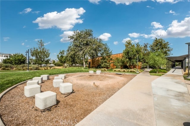 Building Photo - 783 Benchmark