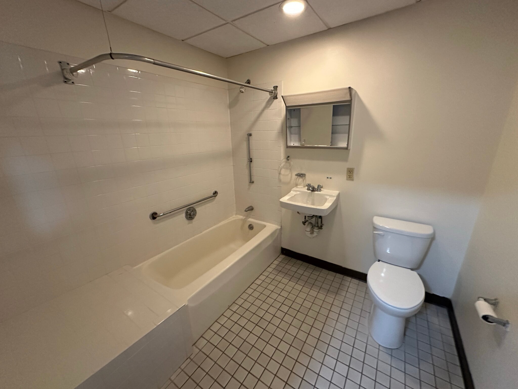 Building Photo - 83 Essex St