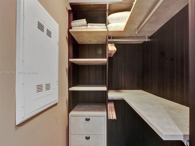 Building Photo - 121 NE 34th St