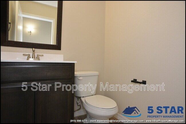 Building Photo - 806 TS Daniel Cadena Dr