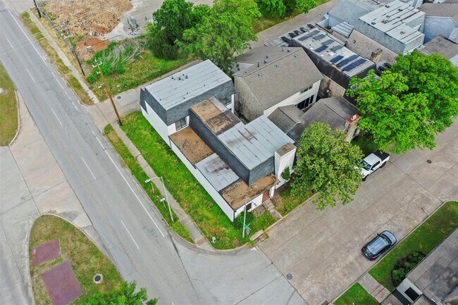 Building Photo - 1903 Bittercreek Dr
