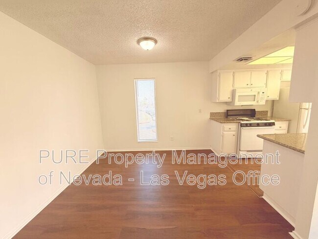 Building Photo - 1405 E Vegas Valley Dr