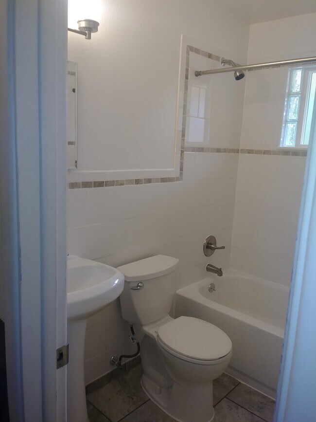 Building Photo - 825 34th St