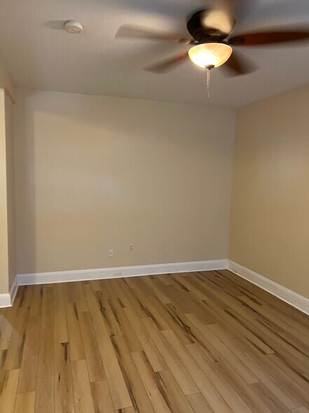Living room - 507 N Rodney St